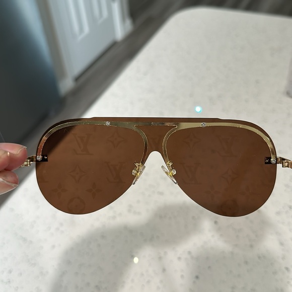 Sunglasses - Picture 2 of 3